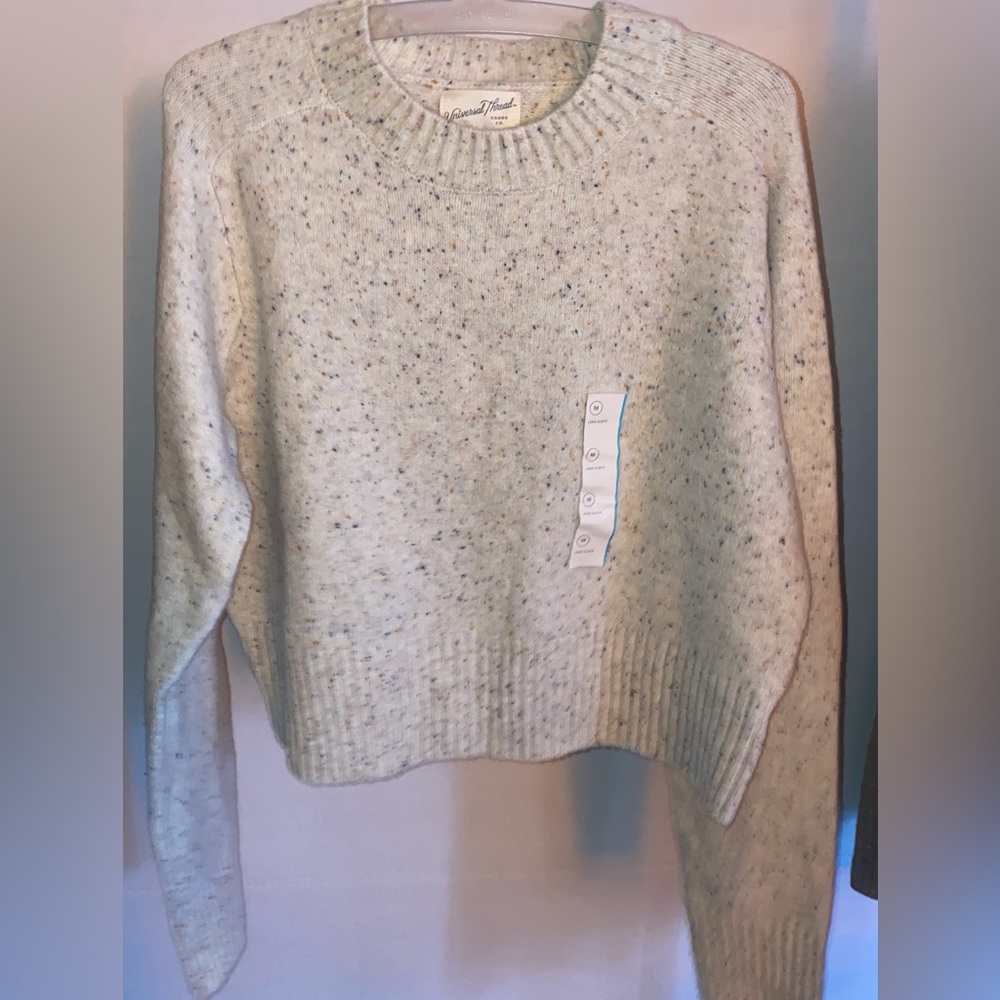 Brand new sweater, super cute a little cropped